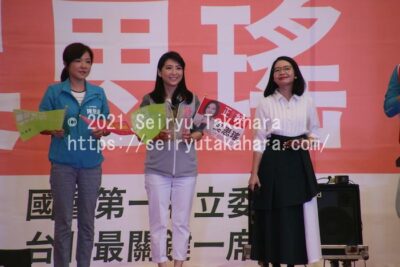 （左から）台北市議会の陳慈慧議員、鍾佩玲議員、黃郁芬議員