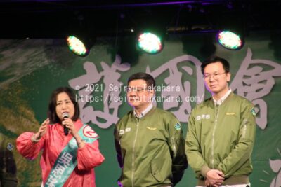 （左から）吳思瑤立法委員、民進党の卓榮泰首席、林飛帆副秘書長